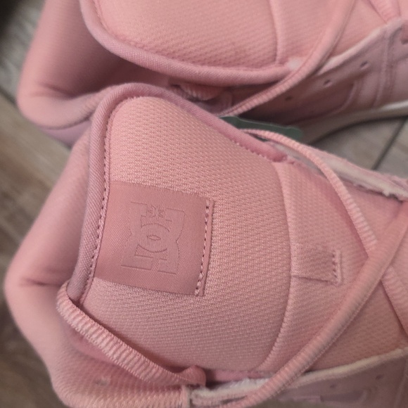 NWT Women's DC MANYECA HI-TOP PINK SNEAKERS. SICK!! & Size 8 - Picture 3 of 10